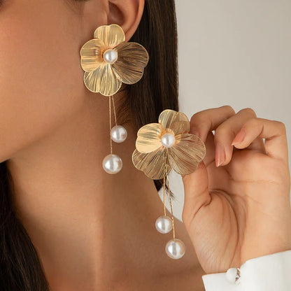 Fashion Three-dimensional Ginkgo Leaf Flower Earrings